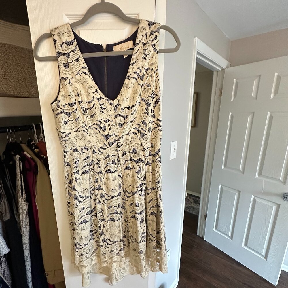 Monteau Size L Cream lacey dress